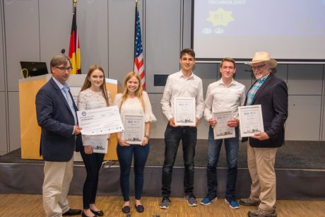 Award Ceremony of the "Entrepreneurs of Tomorrow" business plan competition organized by the American-German Business Club and hosted by Frankfurt School of Finance & Management. License: Creative Commons BY-SA 4.0.
