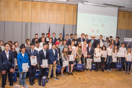 Award Ceremony of the "Entrepreneurs of Tomorrow" business plan competition organized by the American-German Business Club and hosted by Frankfurt School of Finance & Management. License: Creative Commons BY-SA 4.0.